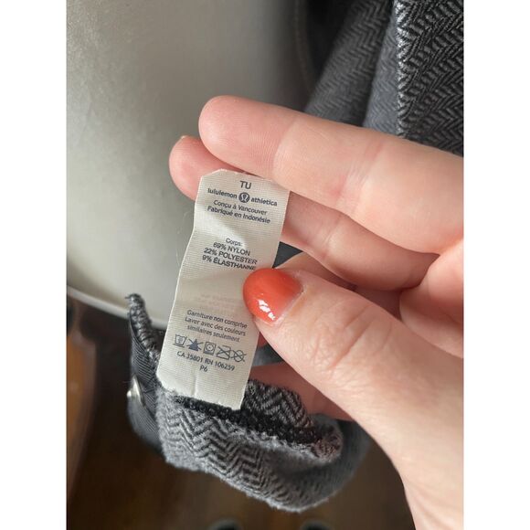 Lululemon Vinyasa Wrap in Herringbone Gray White and Black - OS (Orig. $58) - Picture 5 of 6